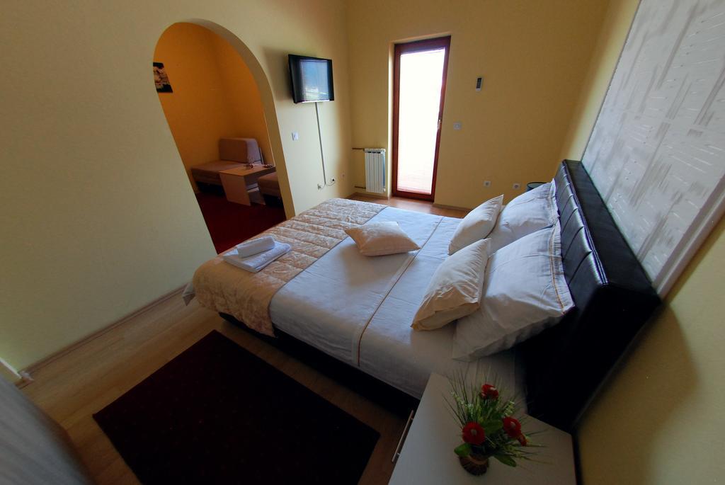 Hotel Arizona Sarajevo Lukavica Exterior foto
